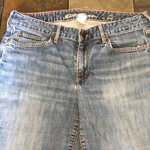 Eddie Bauer Curvy Straight Leg Jeans in Medium Wash size 12